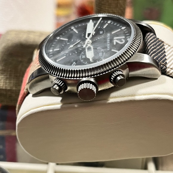 BURBERRY PRE-LOVED AUTHENTIC NOVA SIGNATURE DESIGN CHRONOGRAPH WATCH - Picture 7 of 17